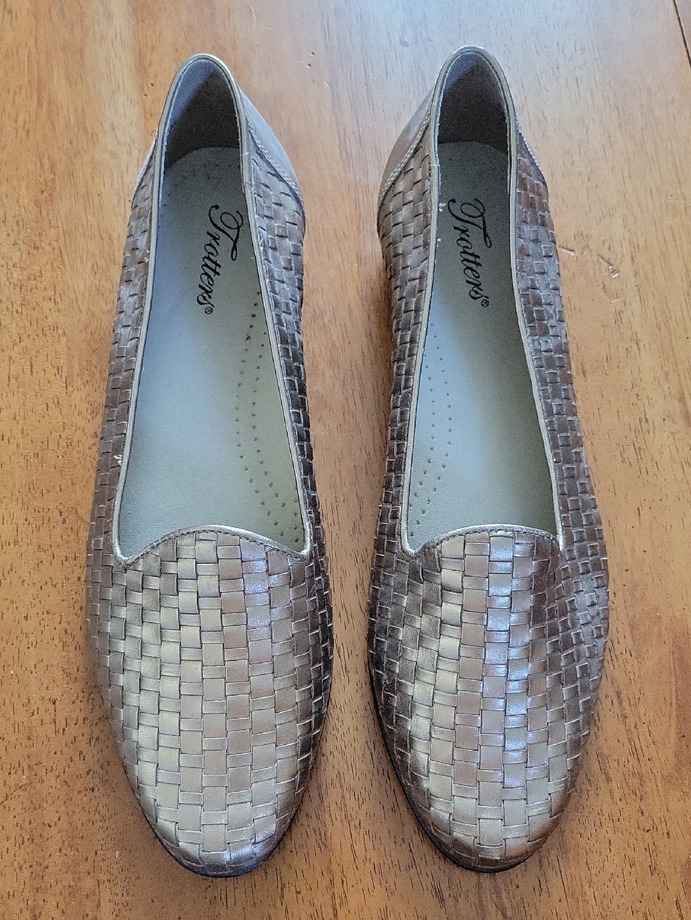 11.5 M LEATHER UPPER DRESS SHOES. WORN ONCE.